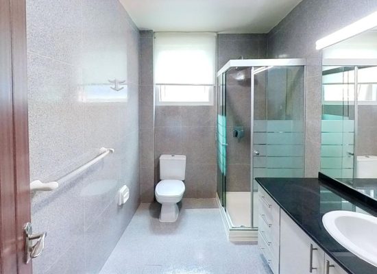 1373-Avenida-Julio-Calle-Pantino-Bathroom-1.jpg