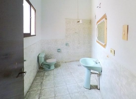 MOTEL-SWEET-DREAMS-Bathroom.jpg