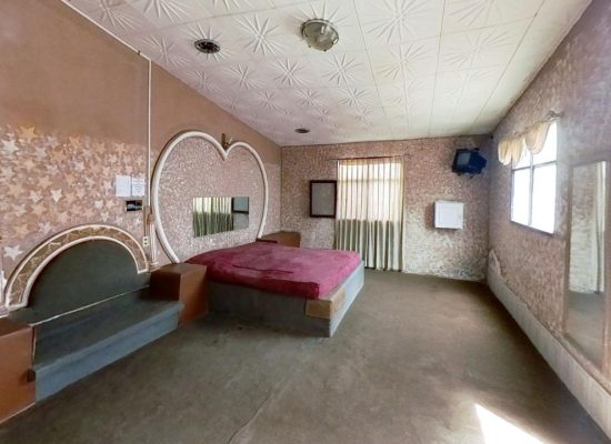 MOTEL-SWEET-DREAMS-Bedroom.jpg