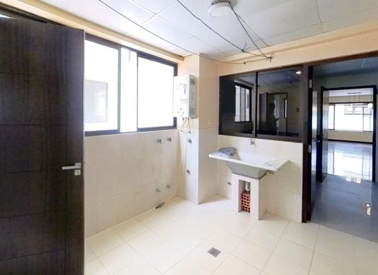 RODRIGO-OCHOA-ACHUMANI-Bathroom.jpg